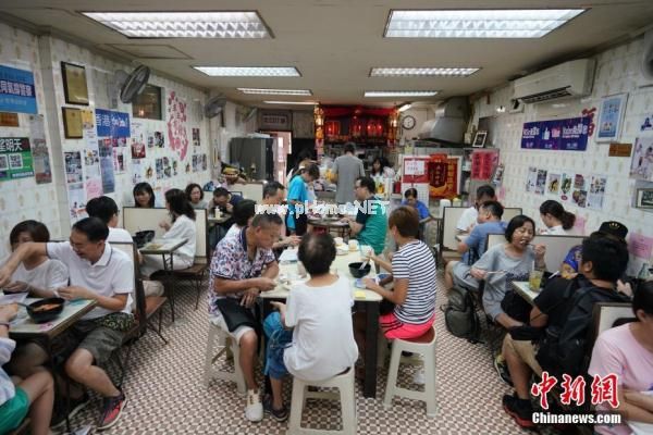 我支持香港警察:香港撑警茶餐厅爆红 民众慕名前来支持
