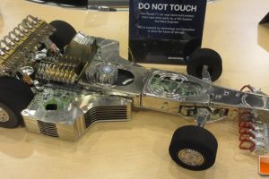 250个硬盘用于制造一辆Epic F1汽车